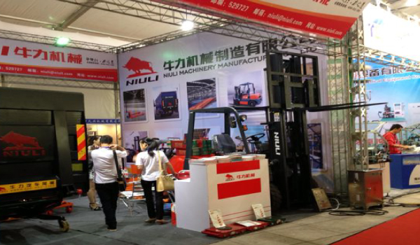 牛力參展產(chǎn)品：堆高車、汽車升降尾板、電動搬運車等